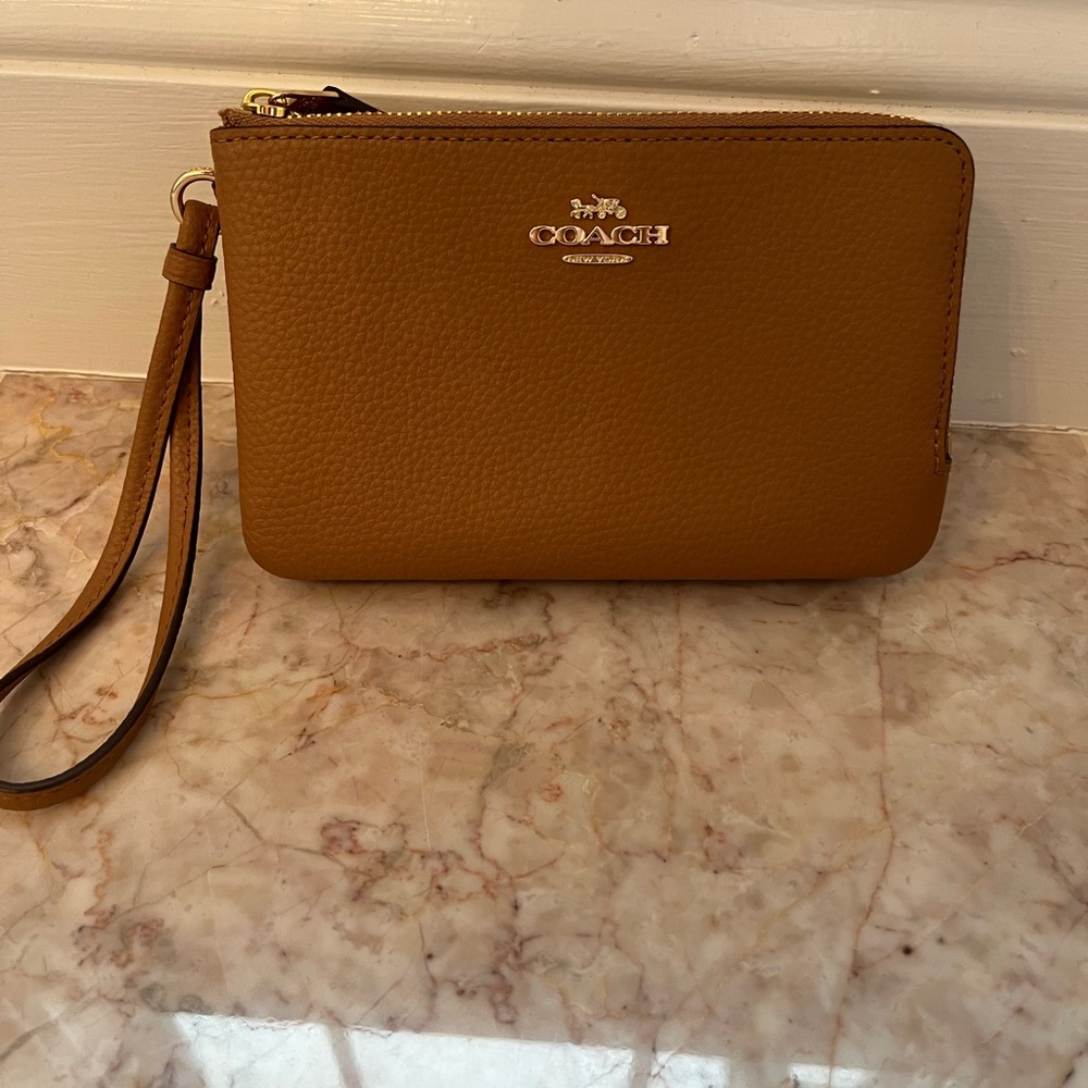 Brown Coach Wristlet New Never Worn